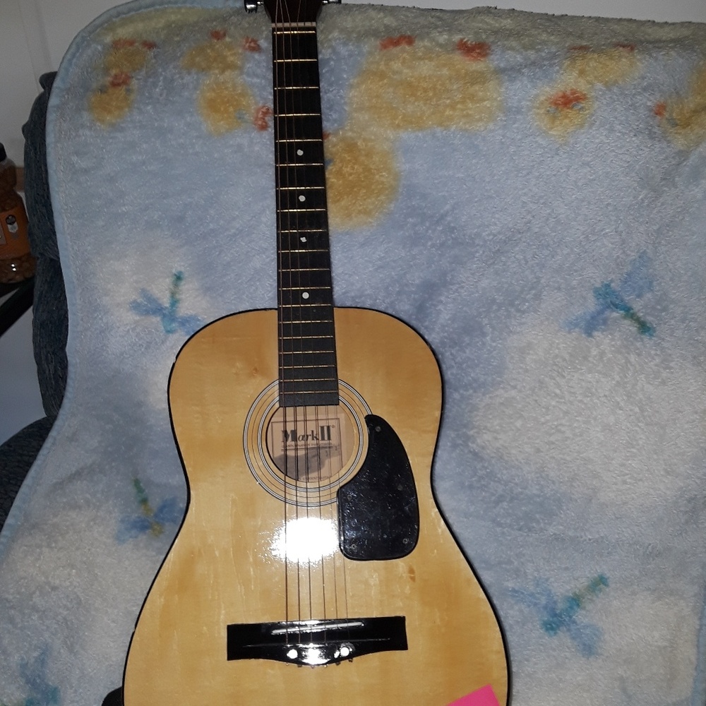 Guitar - Picture 5 of 5